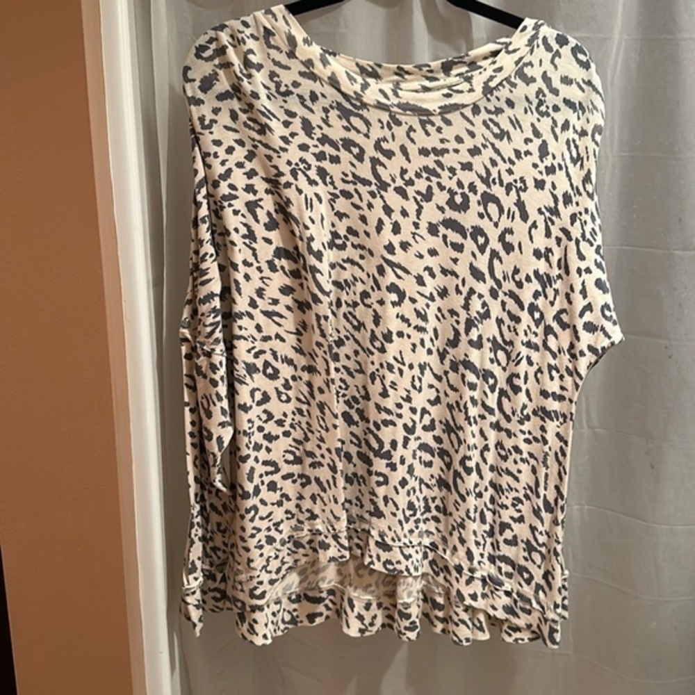 Kelly Renee women’s XL animal print long sleeved shirt